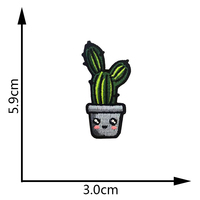 Broderie en pot de plantes mignonnes sur patchs en pot d'herbe de cactus