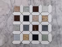 Mosaïque carrée en marbre naturel mélangé, motif géométrique multicolore pour la décoration des murs et des sols intérieurs