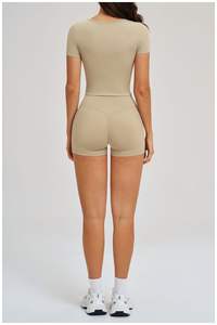 Conjunto de yoga para mujer: Top corto con cuello en V, leggings de cintura alta con diseño cruzado y efecto levantamiento de glúteos, transpirable, de nailon y elastano, ideal para gimnasio y fitness. - Product Image 4