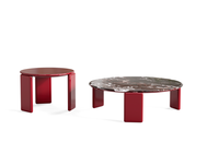 Projet de villa de luxe en Norvège, table basse moderne en HDF peinte sur mesure avec plateau rond effet marbre pour un salon élégant