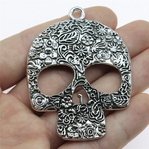Colgante <span class=keywords><strong>de</strong></span> Calavera Floral <span class=keywords><strong>de</strong></span> Azúcar 66x49mm <span class=keywords><strong>de</strong></span> Aleación <span class=keywords><strong>de</strong></span> Zinc Plateado Antiguo para Decoración <span class=keywords><strong>de</strong></span> Altar del Día <span class=keywords><strong>de</strong></span> <span class=keywords><strong>Muertos</strong></span> - Product Image 1