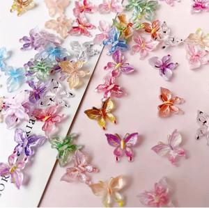Set di 50 Pezzi di Decorazioni per Unghie Aurora con Farfalle Sfumate, Strass Iridescenti Trasparenti a Forma di Fiore di Ciliegio per Nail Art Fai-da-Te - Product Image 4