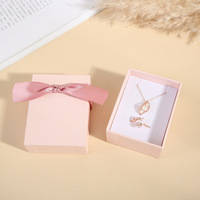 Boîte à bijoux avec nœud papillon et ruban rose, couvercle estampé haut et bas, emballage pour rangement de colliers et bagues, boîte cadeau