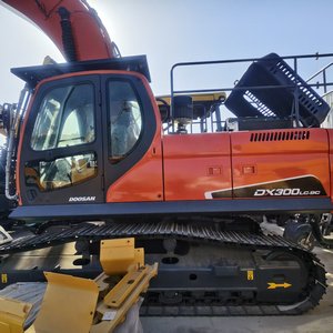 Excavatrice sur chenilles d'occasion Doosan Dx300Lc-9C de 30 tonnes, fabriquée en Corée, faible nombre d'heures, moteur diesel hydraulique, boîte de vitesses, modèle 2022 - Product Image 6