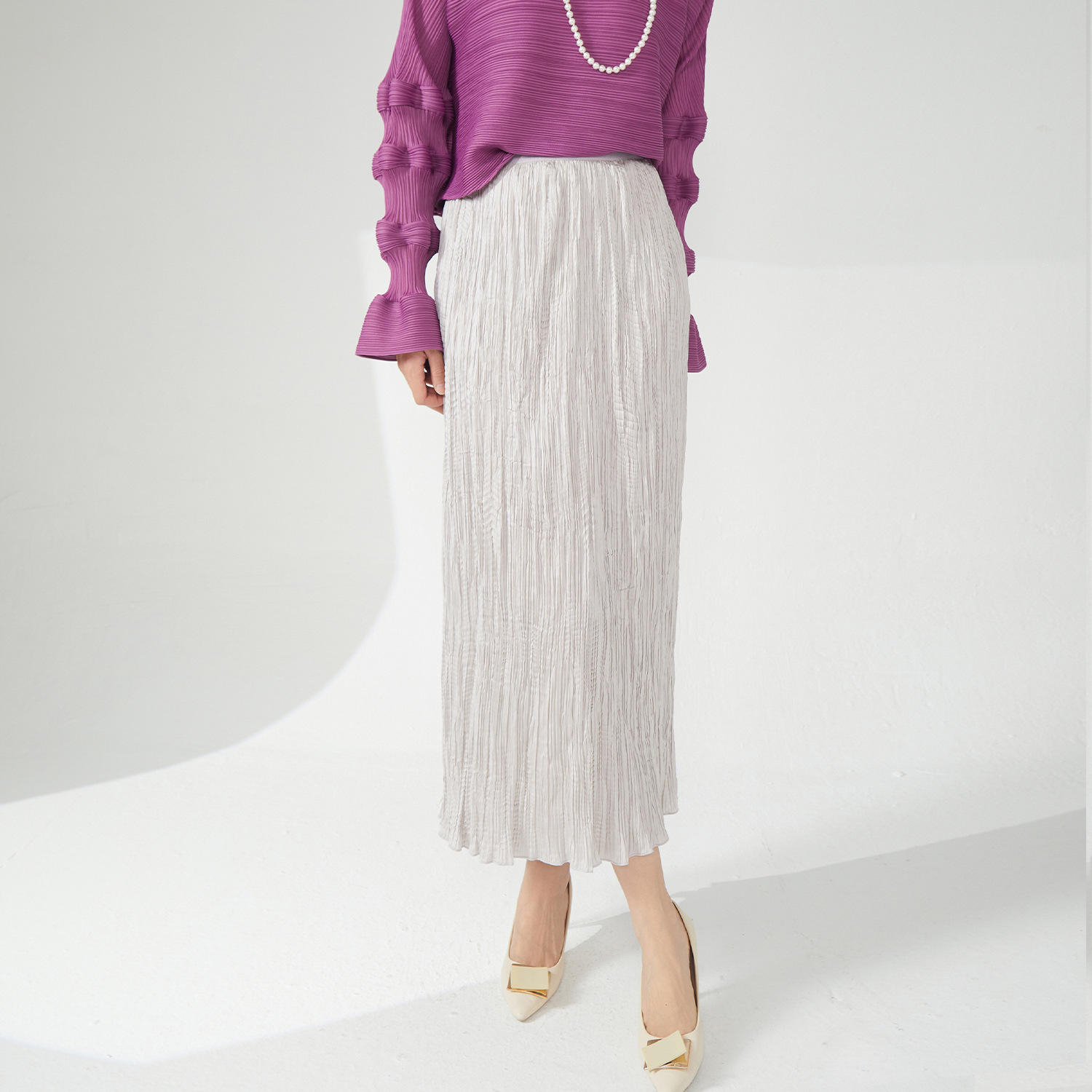 สีเทาเข้ม