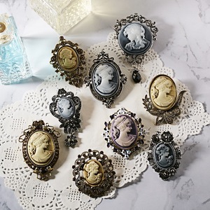 Broches en alliage de perles véritables d'Europe et d'Amérique, broches rétro de style <span class=keywords><strong>avatar</strong></span> de reine, broches de costume haut de gamme pour femmes - Product Image 1