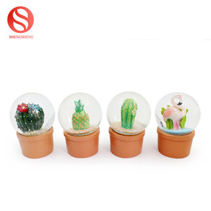 6.5cm LED lampe <span class=keywords><strong>pas</strong></span> cher neige décoration résine <span class=keywords><strong>cactus</strong></span> globes d'eau - Product Image 6