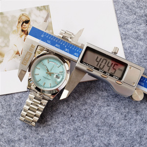 <span class=keywords><strong>Montre</strong></span> automatique mécanique sophistiquée d'inspiration <span class=keywords><strong>suisse</strong></span>, cadran quadrillé bleu ciel, acier inoxydable poli - Product Image 4