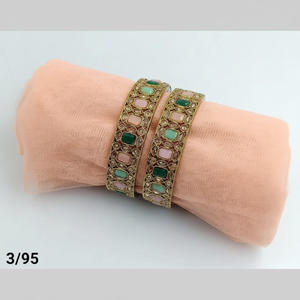 Ensemble de bracelets et de bracelets en pierre de cristal plaqué or accessoire de bijoux élégant et luxueux - Product Image 1