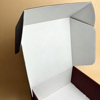 Boîte à courrier personnalisée en blanc crème avec illustration florale vintage pour des cadeaux de luxe et un emballage de marque