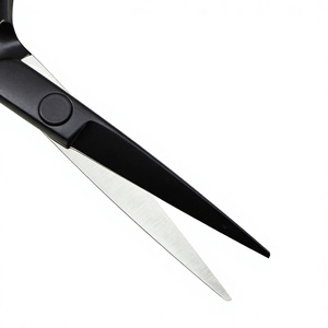 Ciseaux à cheveux droits pour droitiers IKZARSA 5,5 pouces en acier inoxydable CNC VG10 noir pour la coupe des cheveux et de la barbe - Product Image 3