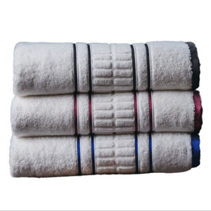 Serviettes en coton peluche ultra-doux certifiées éco-conscientes de luxe biologique pour la maison et le spa - Product Image 1