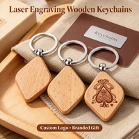 Vente en gros de porte-clés carrés en bois naturel personnalisés avec gravure au laser, logo, pour cadeau promotionnel