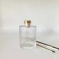 Vente directe en gros du fabricant – Vases diffuseurs d'arômes ovales en verre 200 ml et 100 ml, minimalistes, à rayures verticales, avec marquage à chaud