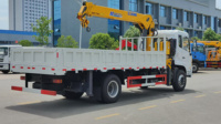 Camion grue mobile CLW 210 ch 4x2 avec capacité de levage de 6,3 tonnes, flèche extensible jusqu'à 15 m de hauteur maximale