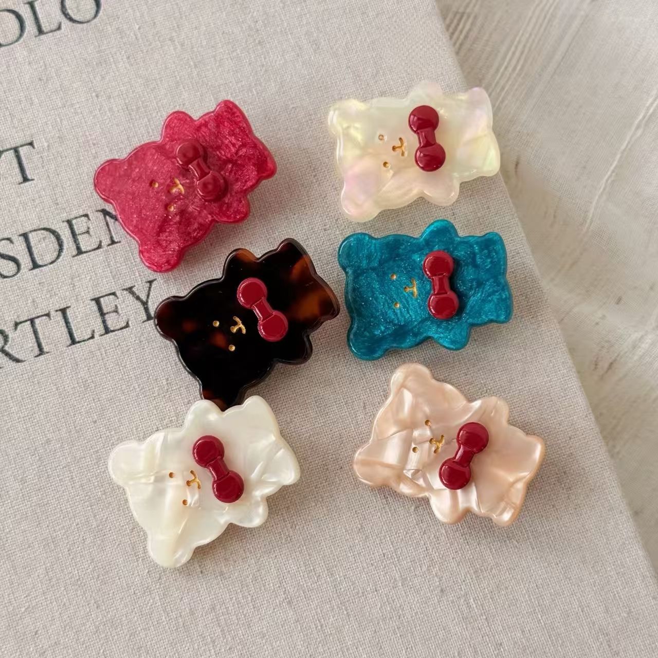 YJL New Bowknot Bear Cute Sweet Acetate Hair Clips Animals Fashion Sequined Mini Girls Bangs Clip Duckbill Clip