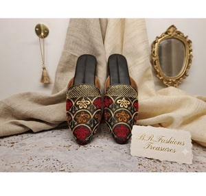 Elegantes Sandalias Planas Bordadas a Mano para Mujer, con Suela de Lámina, Elegantes, Cómodas, Étnicas, Ligeras, para Bodas al Aire Libre - Product Image 1