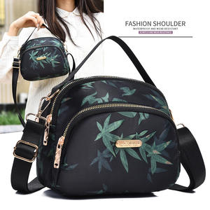 Sac à bandoulière noir en forme de coquille pour femmes, sac à bandoulière avec fermeture éclair, fourre-tout de voyage en plein air durable, capacité supérieure à 3L, YZ8717 - Product Image 1