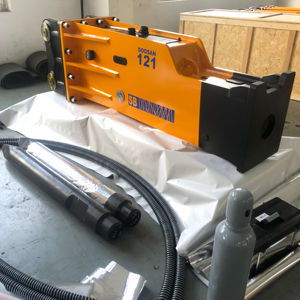 Martillo Hidráulico SOOSAN SB121 Tipo Silencioso para Roca y Hormigón con Mangueras, Repuestos y Garantía de un Año para Excavadoras - Product Image 1