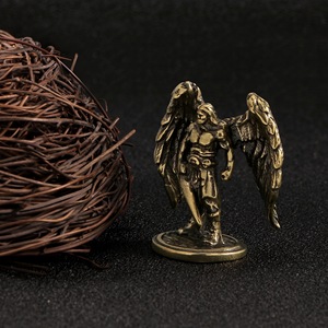 1 pz. Statuetta Decorativa da Tavolo in Ottone, <span class=keywords><strong>Angelo</strong></span> della Battaglia, Guerriero Maschile Muscoloso, Artigianato in Rame - Product Image 1