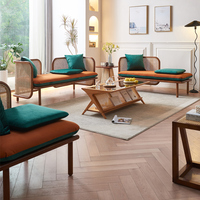Ensemble de canapés Japandi en rotin tressé à la main avec cadre en bois d'acacia massif moderne en gros avec coussins en velours orange pour le salon