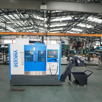 Centre d'usinage vertical automatique de haute précision VMC, fraiseuse CNC 3 axes BT40, commande GSK, traitement des pièces métalliques