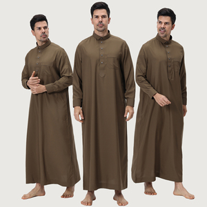 Vente en gros : Thobe saoudien pour hommes de haute qualité, avec col boutonné en métal, manches longues, Dishdasha du Golfe, Robe musulmane pour la prière et le quotidien - Product Image 1