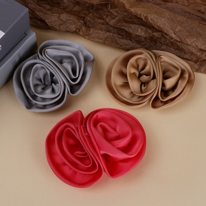 Accessoires pour cheveux en forme de rose en satin faits à la main, décoration de vêtements, coiffe de mariage, origine Jinhua, automne 2025 - Product Image 4