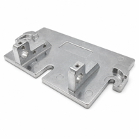 Service de fabrication sur mesure de pièces en aluminium robustes par estampage et usinage CNC, y compris plaques de montage et supports.