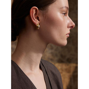 जिनयू 4344 सिम्युलेटेड मोती गोलाकार रिंग पैटर्न कान स्टड महिला कान के सामान के लिए उत्कृष्ट स्टेनलेस स्टील स्टड इयररिंग्स - Product Image 5