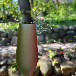 Tarjeta acrílica iridiscente con diseño de mariposa y miel para insertar en copas de vino, tarjeta de lugar personalizada con nombre para decoración de fiestas y banquetes. - Product Image 4