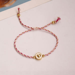Pulseras de Macramé Ajustables con Cordón de Algodón, Cuentas de Perlas, Detalles en Oro y Corazón Esmaltado BM3026 Chic Lovely - Product Image 5