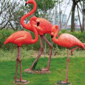 Estátua de Flamingo Grande Personalizada SE7ART para Jardim Externo, Escultura em Resina Rosa em Tamanho Real, Pintada à Mão, Padrão Animal Ecológico - Product Image 1