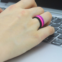 Approvisionnement direct usine : Magnifique bague sportive en silicone torsadé pour femme