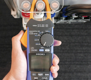HIOKI CM4375-50 Pince ampèremétrique numérique CA 1000A à mâchoires étroites et fines, multimètre IP54 pour l'inspection d'armoires électriques compactes - Product Image 1