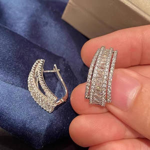 Pendientes de Aro de Oro Blanco con Diamantes Jane DeWara, 14K, Corte Brillante Redondo, Color G Natural, Estilo Clásico para Mujer - Product Image 4