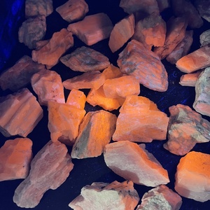 Cristalli Naturali Grezzi di Alta Qualità, Spodumene e <span class=keywords><strong>Kunzite</strong></span> Viola Grezza per Decorazione d'Interni - Product Image 1