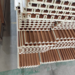 Panneaux muraux WPC design, pointes roses, extérieurs bleus, finitions marbrées, écologiques, imperméables pour projets d'aménagement intérieur de salle de bain moderne - Product Image 1