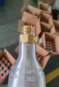 Cilindro de <span class=keywords><strong>CO2</strong></span> de Alumínio de Alta Pressão 0.6L Personalizado com Preço de Fábrica, Gás <span class=keywords><strong>CO2</strong></span> de Grau Alimentício 425g Usado para Máquina de Refrigerante de 60L - Product Image 4
