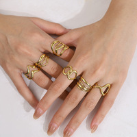 Bague d'ouverture irrégulière multicouche non ternie Lignes uniques Croisées Bague en acier inoxydable PVD or 18 carats en forme de coeur pour femme