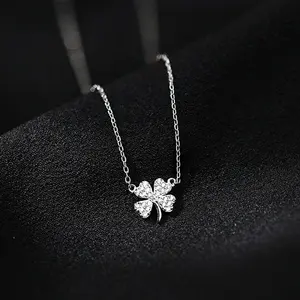 Mode chanceux quatre feuilles pendentif collier coréen à la mode femmes cristal clavicule chaîne collier petite amie