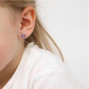Pendientes de botón personalizados de animales delicados para niñas, chapados en oro, con circonita, de mariposa, para niños pequeños, de plata de ley 925, joyería fina para fiesta - Product Image 4