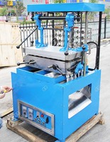 Machine semi-automatique pour la fabrication de cornets de glace, de gaufrettes et de biscuits