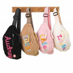 Sac bandoulière moelleux, ceinture personnalisée pour femme, sac à bandoulière tendance avec nom, étui de voyage décontracté, trousse de maquillage - Product Image 1