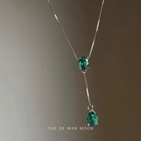 Collier Pendentif Goutte d'Eau Zircon Vert Vintage en Tungstène Électroplaqué Réglable Luxe Élégant et Flatteur pour Femme