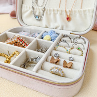 Boîte de rangement pour bijoux en cuir PU portable avec logo personnalisé de luxe, boîte de rangement pour bagues et colliers, boîte de rangement pour bijoux de voyage
