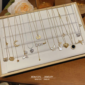 Collar Deportivo de Cobre con Cadena y Colgante de Corazón de Circonita Exquisito para Mujer Europea y Americana - Product Image 1