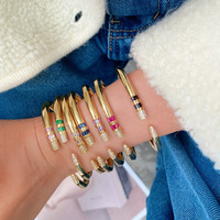 Bracelet manchette ouvert de luxe pour femme en laiton plaqué or, micro-pavé de zircons CZ, avec extrémité baguette et zircon coloré, bijoux en gros
