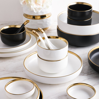 Service de table de mariage de luxe cuillère en poterie bol assiette en céramique garniture en or matériau bois écologique hôtel restaurants de haute qualité