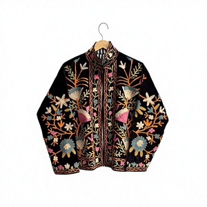 Blazer en velours noir brodé pour femme, col mandarin, motif floral, surpiqûres faites à la main, veste ouverte pour l'automne, taille unique - Product Image 1